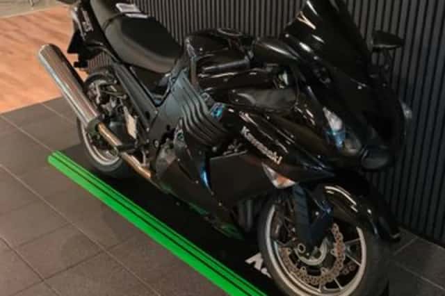 Kawasaki ZZR1400 (2010) thumbnail 4
