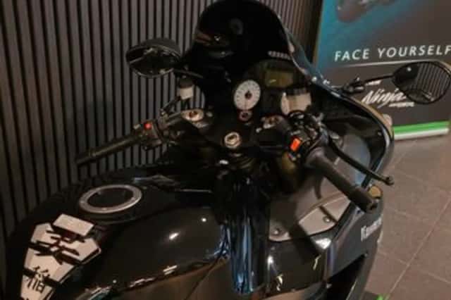 Kawasaki ZZR1400 (2010) thumbnail 6