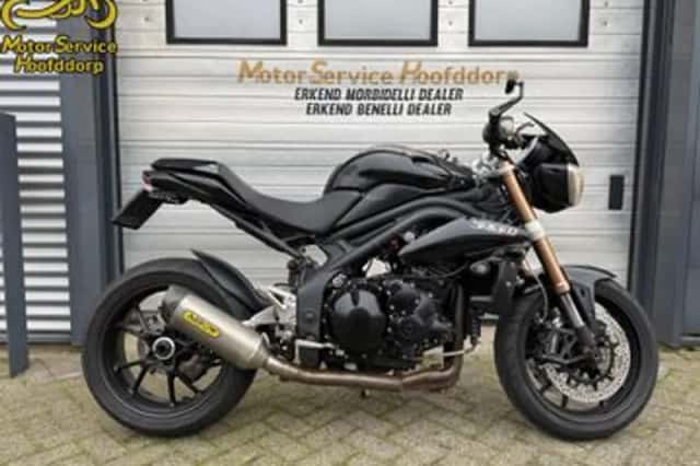 Triumph Speed Triple 1050 (2011) thumbnail 1
