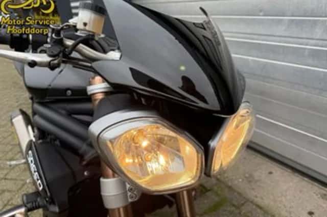 Triumph Speed Triple 1050 (2011) thumbnail 4