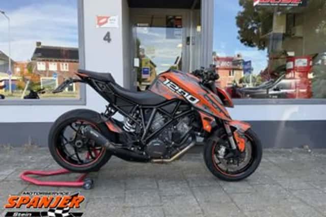 KTM 1290 SuperDuke R (2018) thumbnail 1