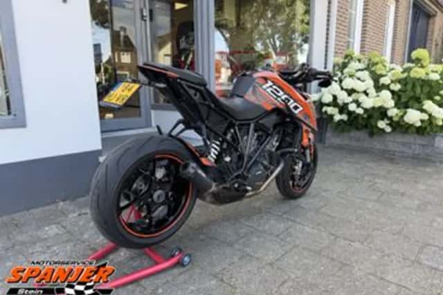 KTM 1290 SuperDuke R (2018) thumbnail 3