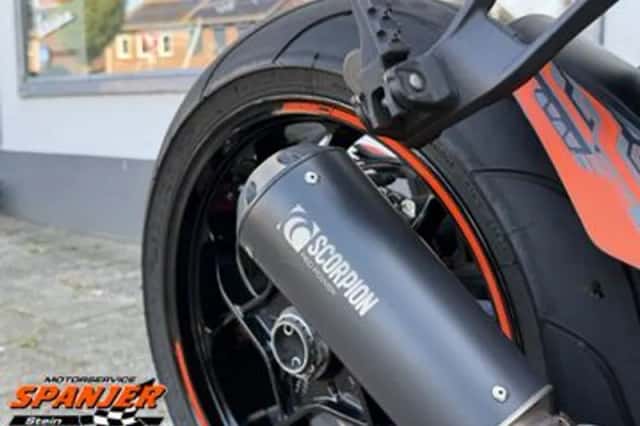 KTM 1290 SuperDuke R (2018) thumbnail 4