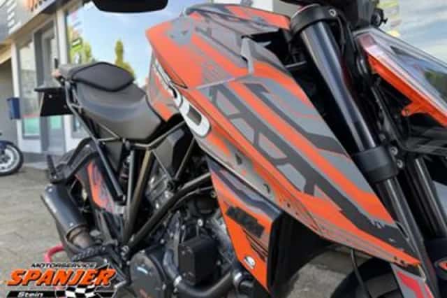 KTM 1290 SuperDuke R (2018) thumbnail 6