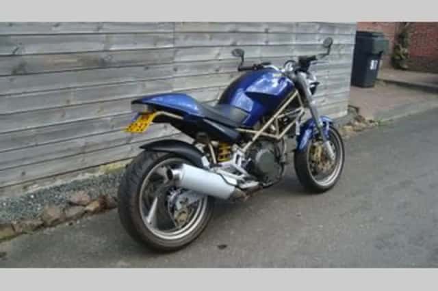 Ducati M 750 (1999) thumbnail 2