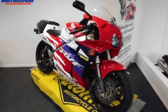 Honda RVF 400 (1996) thumbnail 3