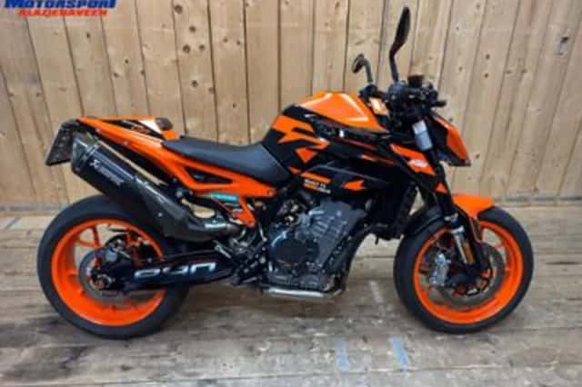 KTM 890 Duke GP (2022) thumbnail 1