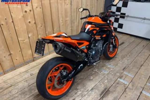 KTM 890 Duke GP (2022) thumbnail 3