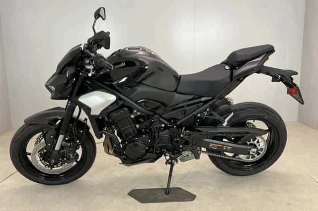 Kawasaki Z900 (2025) thumbnail 3