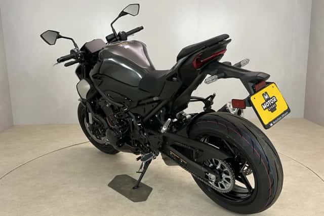 Kawasaki Z900 (2025) thumbnail 4