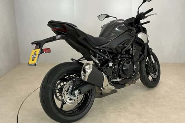 Kawasaki Z900 (2025) thumbnail 5