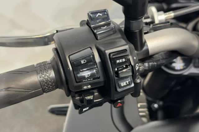 Yamaha MT-10 (2025) thumbnail 5