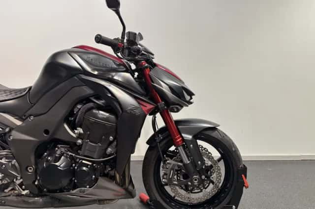 Kawasaki Z1000 (2016) thumbnail 5