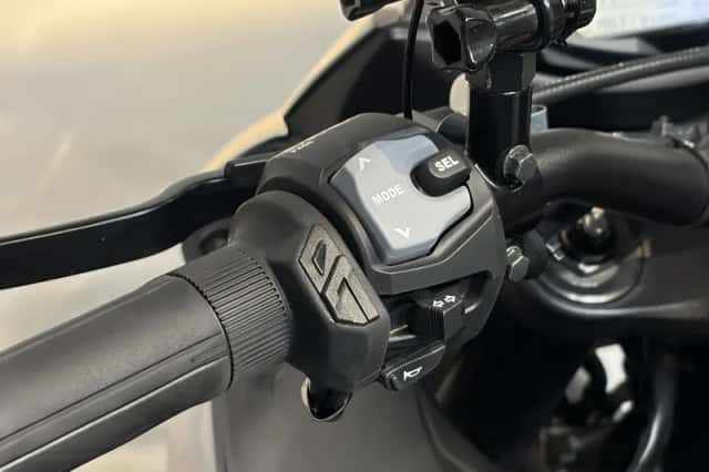 Suzuki GSX-S1000FA (2018) thumbnail 6
