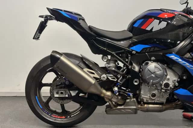 BMW M 1000 R (2023) thumbnail 3