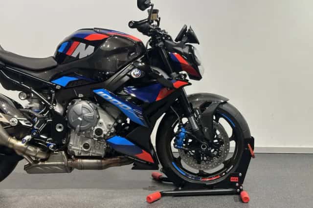 BMW M 1000 R (2023) thumbnail 4