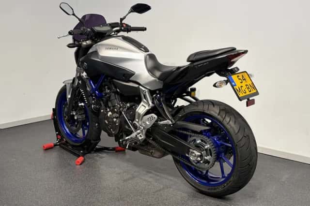 Yamaha MT-07 (2015) thumbnail 4