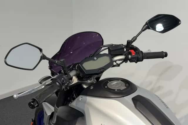Yamaha MT-07 (2015) thumbnail 5