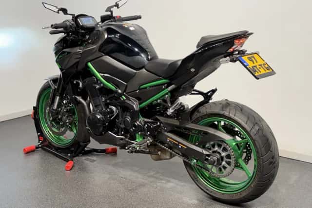 Kawasaki Z900 (2024) thumbnail 4