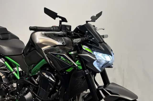 Kawasaki Z900 (2024) thumbnail 5