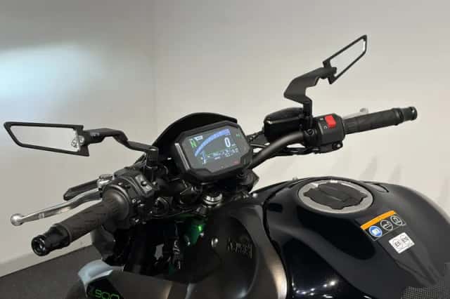 Kawasaki Z900 (2024) thumbnail 6