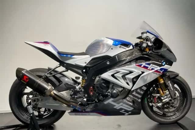 BMW HP4 Race (2017) thumbnail 1