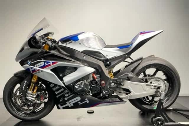 BMW HP4 Race (2017) thumbnail 2