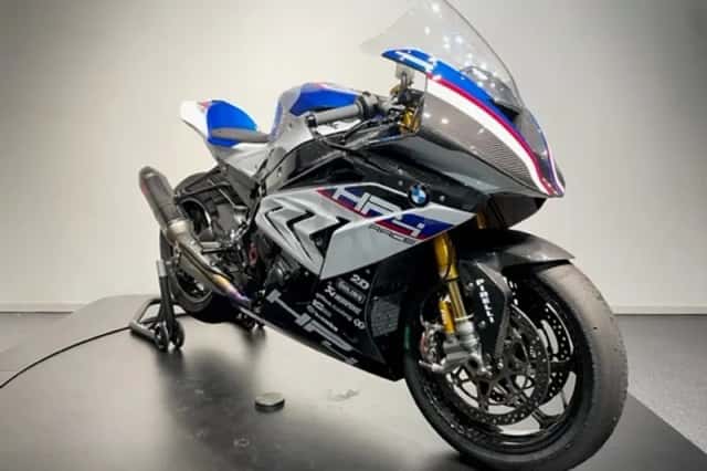 BMW HP4 Race (2017) thumbnail 4