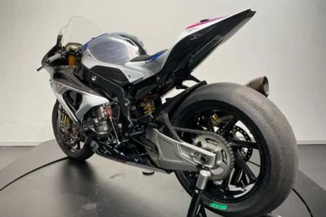 BMW HP4 Race (2017) thumbnail 5