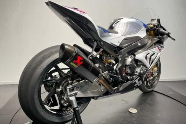 BMW HP4 Race (2017) thumbnail 6