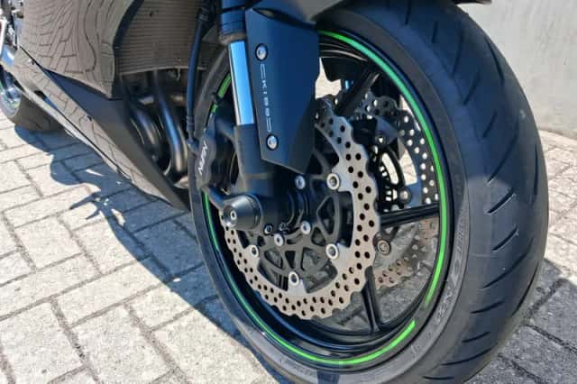 Kawasaki Ninja ZX-6R (2019) thumbnail 3