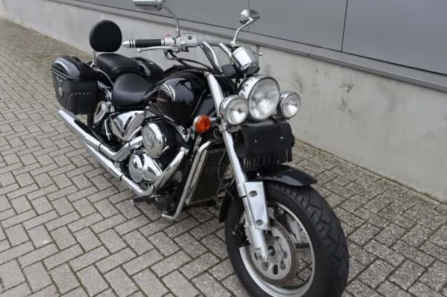 Suzuki VZ 800 Marauder (2000) thumbnail 2