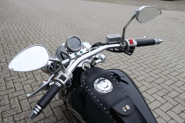 Suzuki VZ 800 Marauder (2000) thumbnail 3