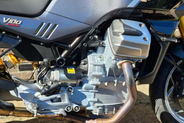 Moto Guzzi V100 Mandello S (2023) thumbnail 6
