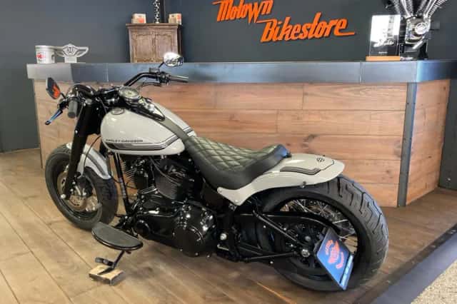 Harley-Davidson Softail Custom (2009) thumbnail 4