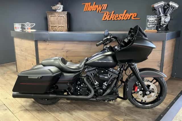 Harley-Davidson Road Glide (2016) thumbnail 1