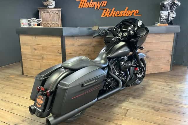 Harley-Davidson Road Glide (2016) thumbnail 2