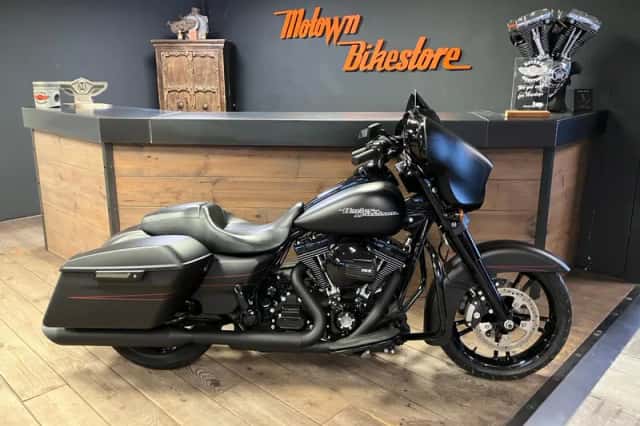 Harley-Davidson 103Ci Streetglide Special Denim Black Edition Pinstripe (2016) thumbnail 1
