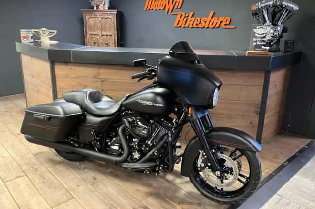 Harley-Davidson 103Ci Streetglide Special Denim Black Edition Pinstripe (2016) thumbnail 3