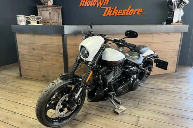 Harley-Davidson Breakout (2016) thumbnail 5