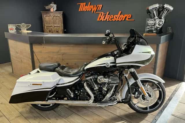 Harley-Davidson CVO Road Glide (2012) thumbnail 1