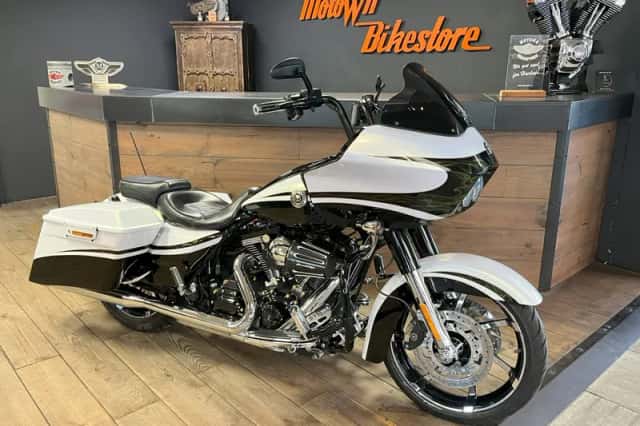 Harley-Davidson CVO Road Glide (2012) thumbnail 3
