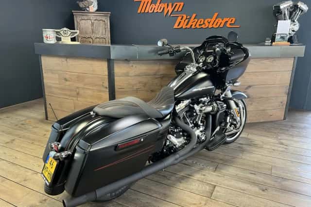 Harley-Davidson Road Glide (2015) thumbnail 2