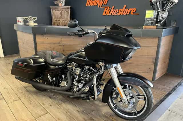 Harley-Davidson Road Glide (2015) thumbnail 3