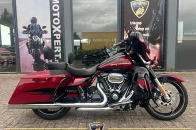 Harley-Davidson Street Glide (2017) thumbnail 1