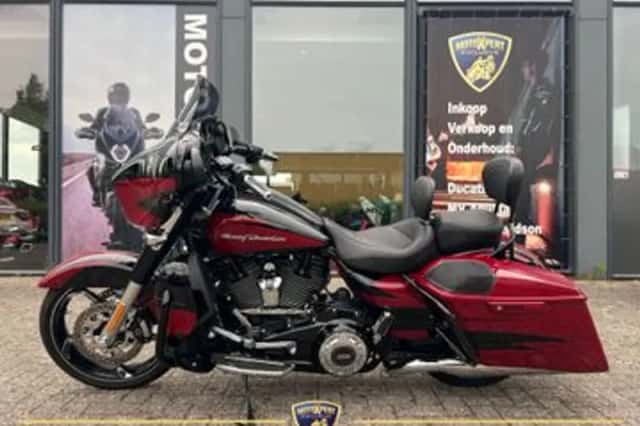 Harley-Davidson Street Glide (2017) thumbnail 2