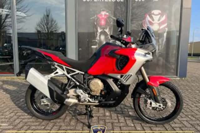 MV Agusta Enduro Veloce (2025) thumbnail 1