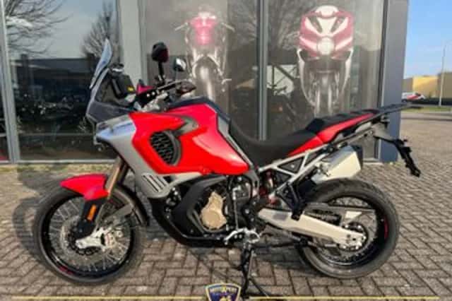 MV Agusta Enduro Veloce (2025) thumbnail 2