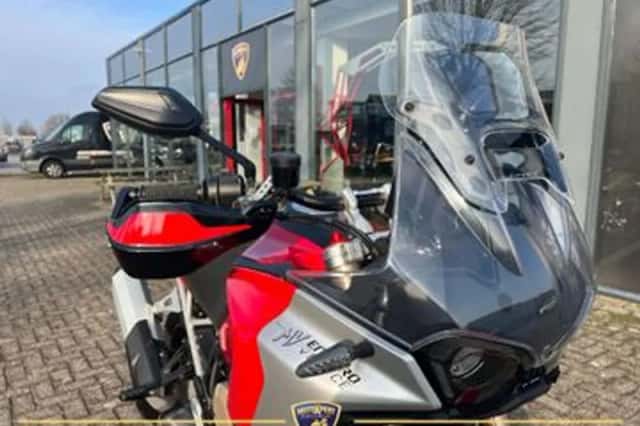 MV Agusta Enduro Veloce (2025) thumbnail 3