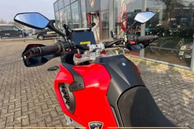 MV Agusta Enduro Veloce (2025) thumbnail 4